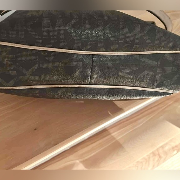 MK Mini Shoulder Bag - Picture 3 of 14